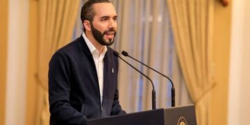 Bukele critica a defensores de derechos humanos con un video de asalto en Ecuador