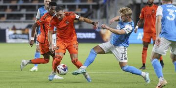 Remontan en 52 segundos, insólito autogol del rival y ahora jugarán ante Lionel Messi