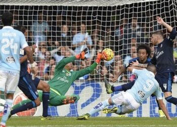 Keylor Navas estaría en la lista de posibles fichajes del Real Madrid tras la lesión de Courtois