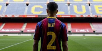 Sergiño Dest llega a préstamo al PSV Eindhoven procedente del Barcelona