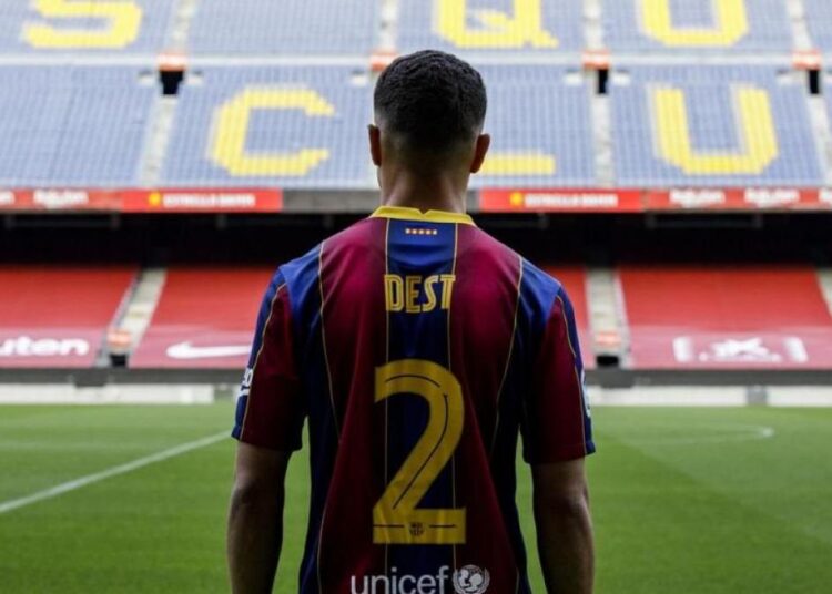 Sergiño Dest llega a préstamo al PSV Eindhoven procedente del Barcelona