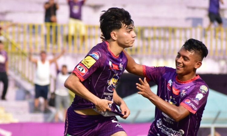 Leonardo Menjívar está a prueba en La Liga Deportiva Alajuelense