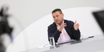Ministro Rolando Castro abre más oportunidades de empleo para salvadoreños en Canadá