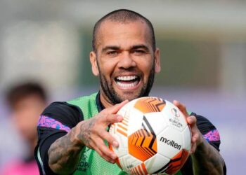Dani Alves irá a juicio tras aceptar cargos por violación