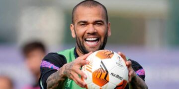 Dani Alves irá a juicio tras aceptar cargos por violación