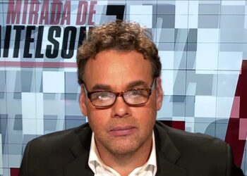 Periodista de ESPN critica a árbitro salvadoreño: “Los árbitros están para cuidar a tipos como Messi”