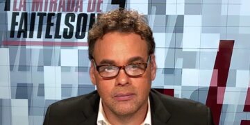 Periodista de ESPN critica a árbitro salvadoreño: “Los árbitros están para cuidar a tipos como Messi”