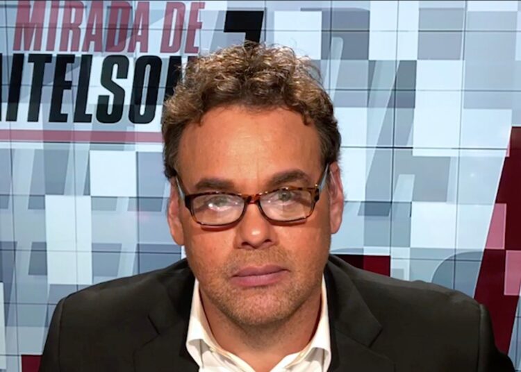 Periodista de ESPN critica a árbitro salvadoreño: “Los árbitros están para cuidar a tipos como Messi”