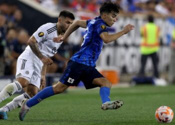 El joven salvadoreño Leonardo Menjívar podría jugar en el Chicago Fire de la MLS