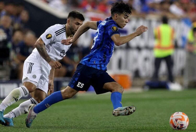 El joven salvadoreño Leonardo Menjívar podría jugar en el Chicago Fire de la MLS
