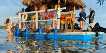 Tetos Tour presenta una innovadora experiencia turística en el Bar flotante