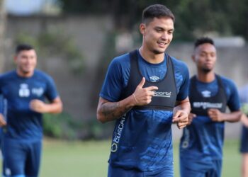 Legionario salvadoreño agradece a Hugo Pérez que fue despedido como técnico de la Selecta