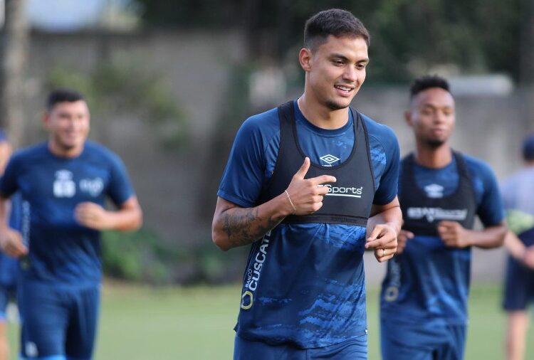 Legionario salvadoreño agradece a Hugo Pérez que fue despedido como técnico de la Selecta