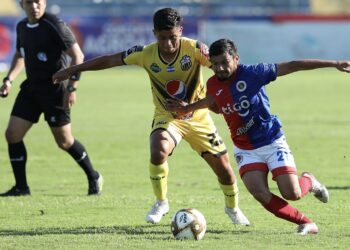 11 Deportivo expone su liderato ante FAS