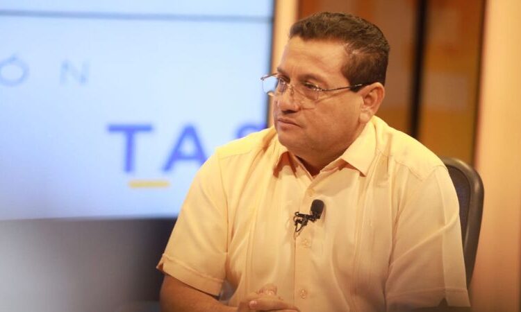 Ministro de Trabajo Rolando Castro inicia inspecciones en torno al fallecimiento de empleado de la construcción en Santa Elena