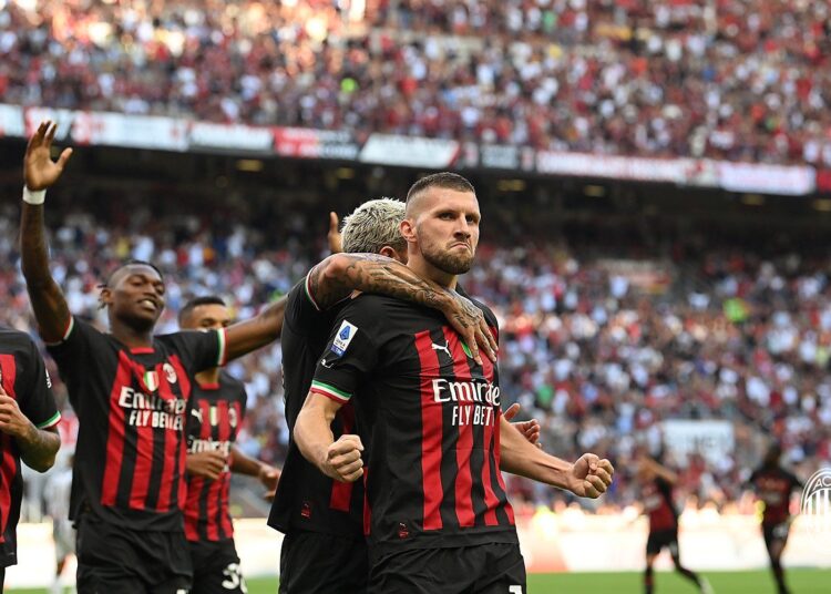 Milán mantiene el liderato de la Serie A tras vencer a la Roma