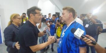 Así fue el duro cruce de palabras entre técnico de la Selecta y periodista salvadoreño