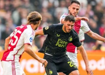Ajax se acerca a la zona del descenso tras caer goleado por Feyenoord en el clásico de Países Bajos
