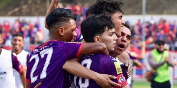 Alajuelense verifica que el salvadoreño Leo Menjívar no pertenezca a “pandillas” para hacerlo debutar