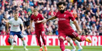 Liverpool cae sobre el final ante el Tottenham y se aleja del liderato de la Premier