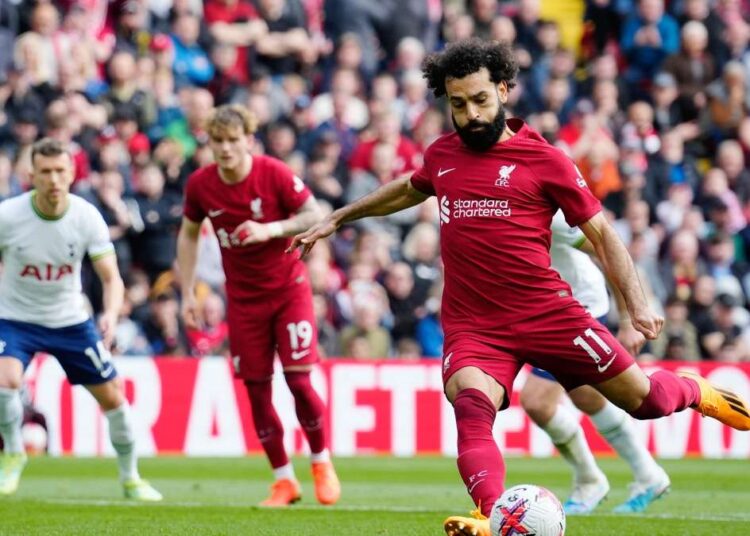 Liverpool cae sobre el final ante el Tottenham y se aleja del liderato de la Premier