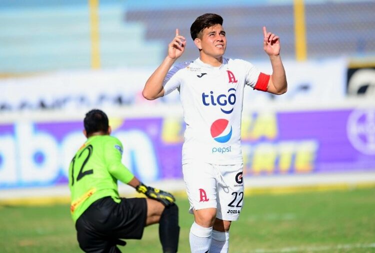 Rodolfo Zelaya y Kevin Santamaría envían indirectas a Hugo Pérez tras derrota ante Guatemala