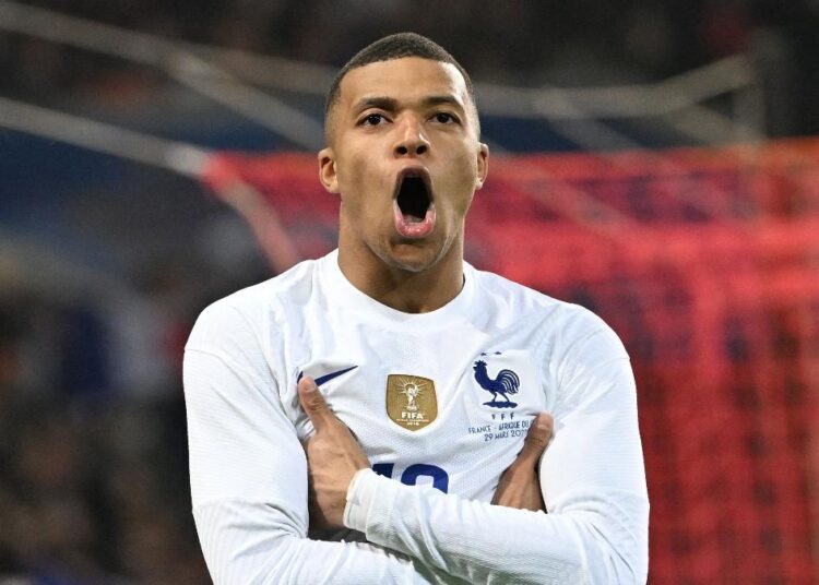 Mbappé guía la victoria y clasificación de Francia a la Euro 2024