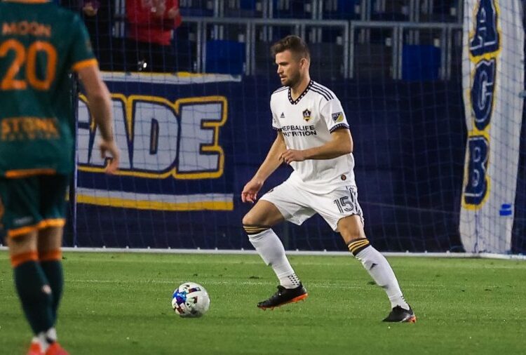 Salvadoreño marca un doblete de goles con el Galaxy de la MLS