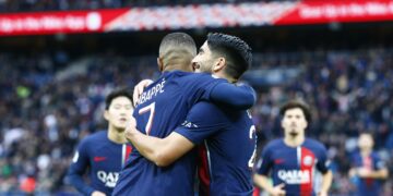 PSG golea para alcanzar el liderato provisional de la liga francesa