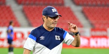 Medio hondureño revela el salario que ganaba Hugo Pérez como técnico de la Selecta