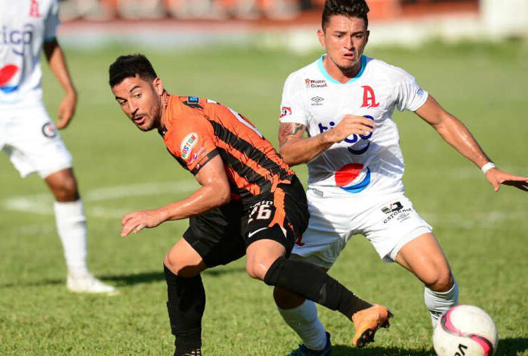 Narciso Orellana entrenó con Alianza y podría volver a la convocatoria