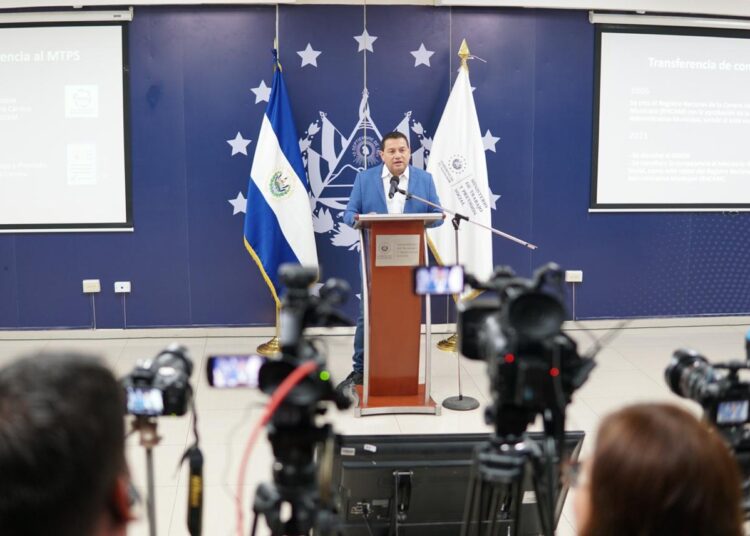 El Ministro de Trabajo, Rolando Castro, anuncia medidas para tres sectores claves