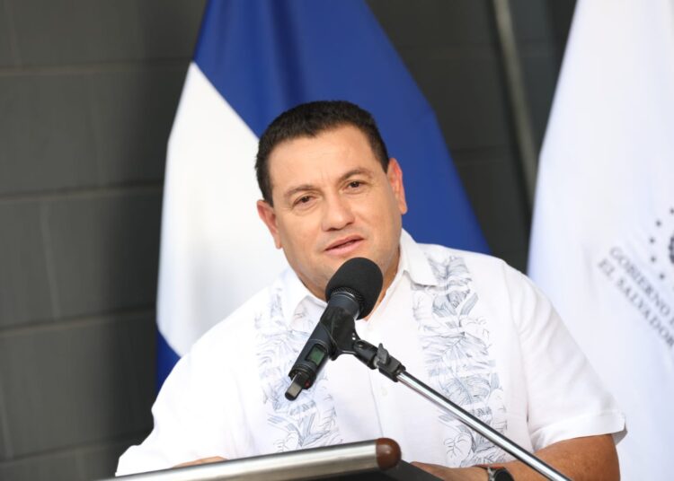 El Ministro de Trabajo, Rolando Castro, anuncia convocatoria laboral en Santa Ana