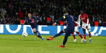 PSG golea al Mónaco y se mantiene como líder en Francia