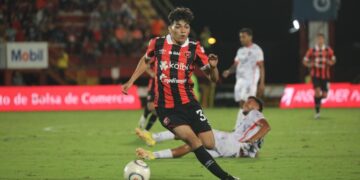 Alajuelense busca levantar la Copa Centroamericana ante el Real Estelí