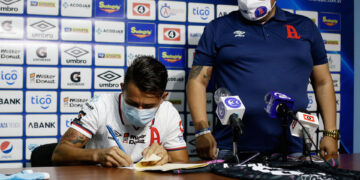 Narciso Orellana volvió a los entrenamientos con Alianza
