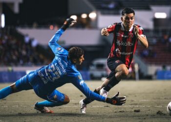 Prensa de Costa Rica lamenta la posible salida de Leo Menjívar de Alajuelense: “Se va el Messi salvadoreño»