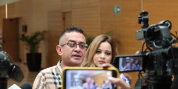 Cardoza se proclama ganador: “¿Dónde han estado las cajas?”
