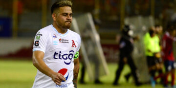Fito Zelaya vuelve a marcar y se acerca al récord goleador del «Pelé» salvadoreño