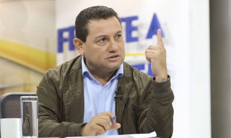 El Ministro de Trabajo, Rolando Castro, garantiza derechos laborales en el sector de servicio al cliente