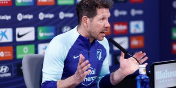 Simeone confirma la baja de Griezmann ante el Cádiz y no sabe «si llegará para el partido con el Inter»