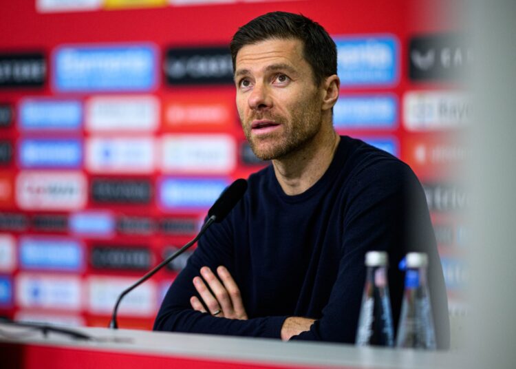 Bayer Leverkusen dice estar «optimista» sobre la continuidad de Xabi Alonso como su entrenador