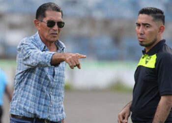 Santa Tecla despidió al entrenador Juan Ramón Sánchez