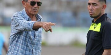 Santa Tecla despidió al entrenador Juan Ramón Sánchez