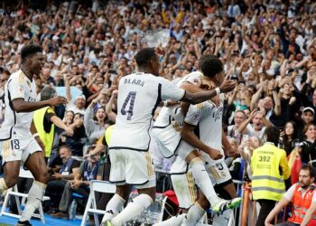 El Real Madrid busca acercarse a La Liga en San Sebastián