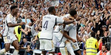 El Real Madrid busca acercarse a La Liga en San Sebastián