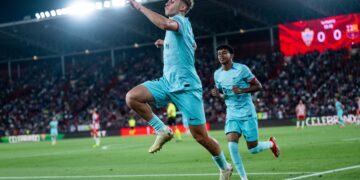 Barcelona gana 2-0 al colista Almería y se afianza en el segundo puesto