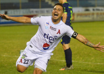 Alianza renueva a Rodolfo Zelaya por un año