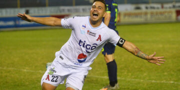Alianza renueva a Rodolfo Zelaya por un año