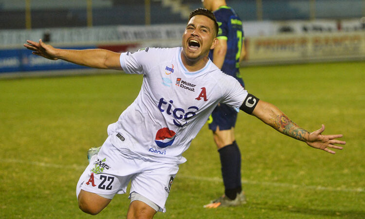 Alianza renueva a Rodolfo Zelaya por un año